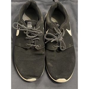 Size 8.5- Nike Roshe One Black